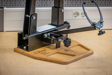 Dřevěný podstavec k centrovací stolici Unior (328x300x18 mm)