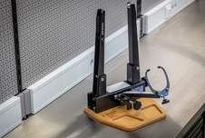 Dřevěný podstavec k centrovací stolici Unior (328x300x18 mm)