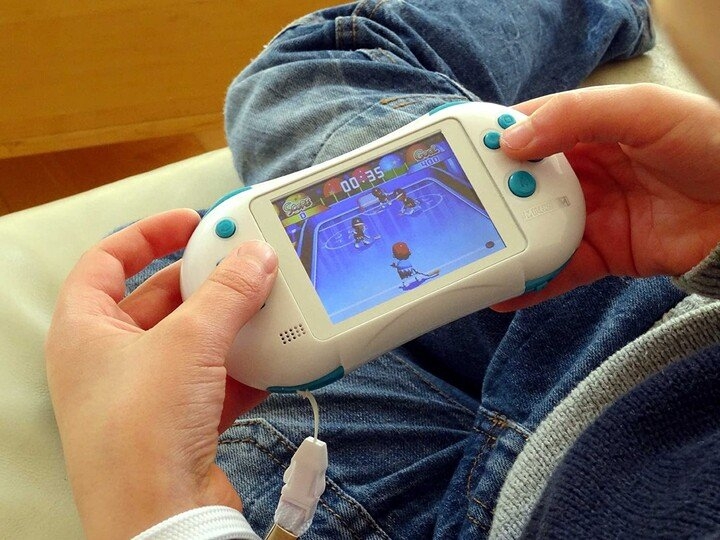 Console De Jeu Portable Millennium M409 Arcade Avec 202 Jeux Rétro - Écran Couleur 2,8" - Pour Enfants 6 Ans Et Plus
