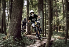 Přilba FORCE DOWNHILL junior, bílá lesklá