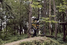 Přilba FORCE DOWNHILL junior, bílá lesklá