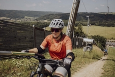 Přilba FORCE CORELLA MTB, šedo-bílá