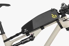 Brašna Apidura NEW Backcountry long top tube pack (1,8l)