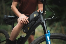 Brašna Apidura NEW Backcountry top tube pack (1l)
