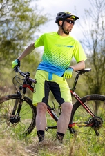 Kraťasy Force MTB-11 s odnímatelnou vložkou, fluo