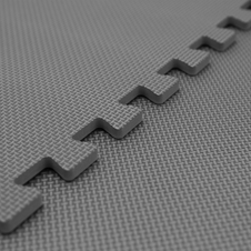 Ochranná puzzle podložka Spokey SCRAB, 61x61x1cm, šedá