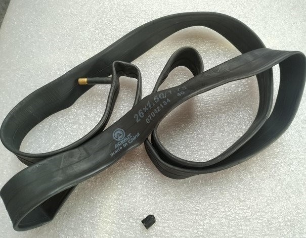 Duše Acimut 26x1,5-1,75 (-37/47) AV40 OEM 