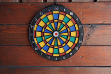 Terč na šipky softový - dírkovaný 36cm + 6ks šipek