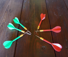 Terč na šipky 43cm + ostré šipky 6ks