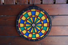 Terč na šipky dírkovaný 45cm + 6ks softových šipek