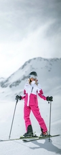 Lyžařská přilba ALPINE PRO ZEWEDE se štítem černá