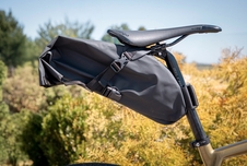 Brašna pod sedlo FORCE ADVENTURE L, černá