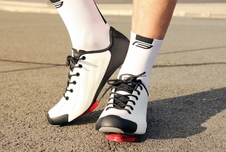 Tretry Force COMANDO CARBON, bílé_5