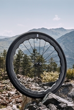 Zapletená kola FULCRUM Sharq 42 Carbon 28 - HG11