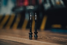Bezdušové ventilky WTB TCS AL Max-Flow Presta Valve 44mm černá 2ks