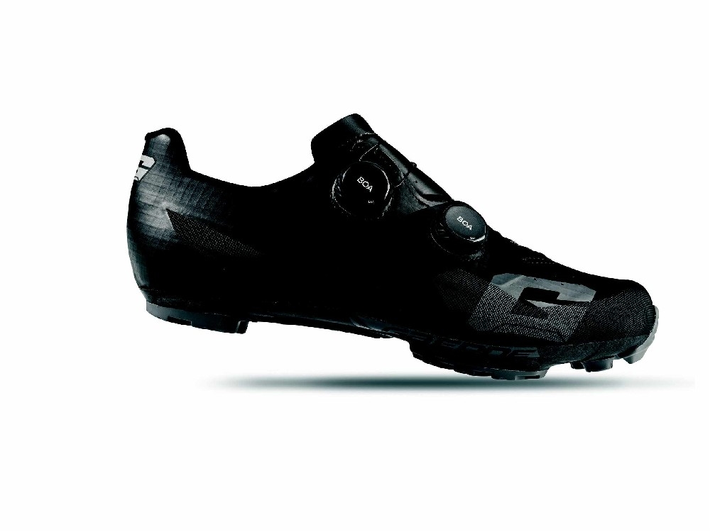 Tretry GAERNE Rock Carbon black