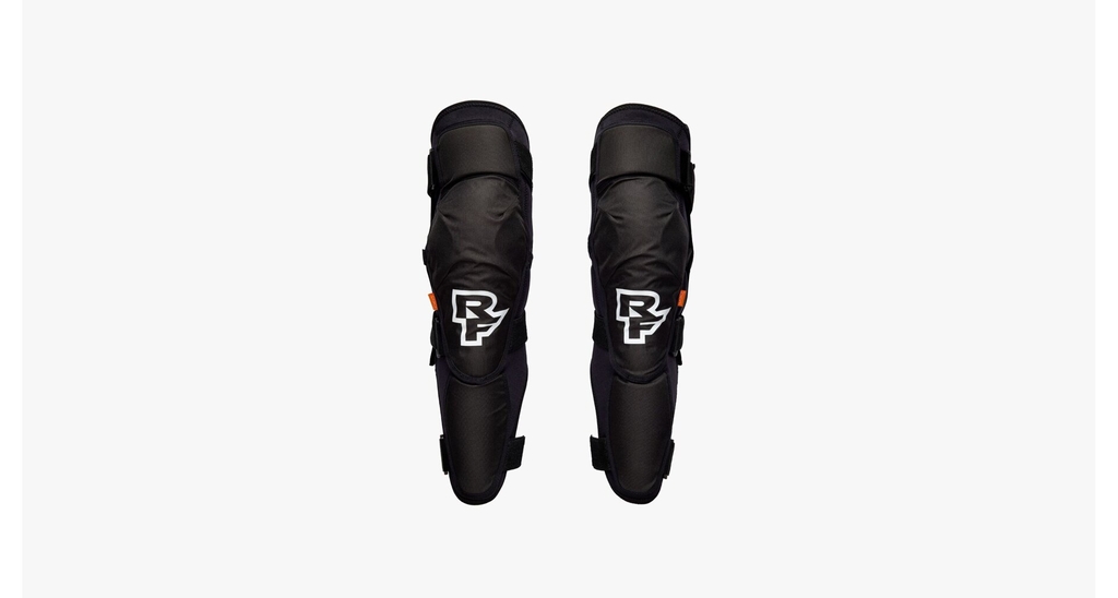 Chrániče na nohy RACE FACE AMBUSH stealth